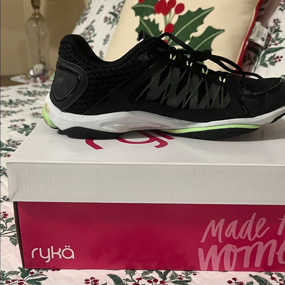 Ryka Women's Black and Green Athletic Shoes Influence2.5 Training shoe.